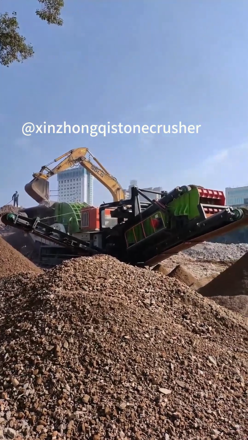 Crawler-mounted heavy-duty impact crushing and screening equipment supplied by our company to Malaysia has officially entered operation | Hourly capacity: 22 tons