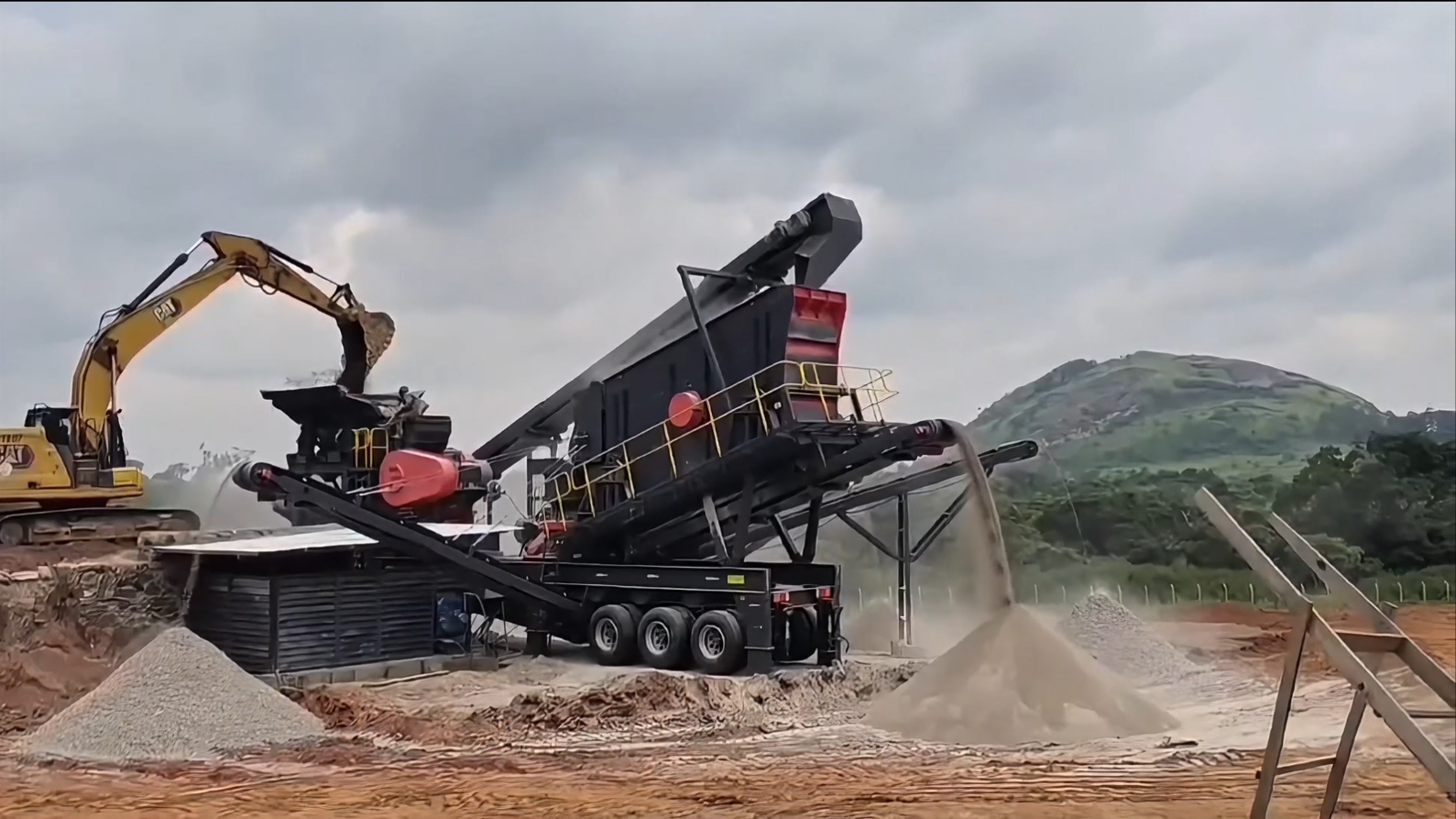 Mobile Crushing and Screening Equipment Exported to Kenya by Our Company Has Officially Entered Operation | 180 TPH Capacity