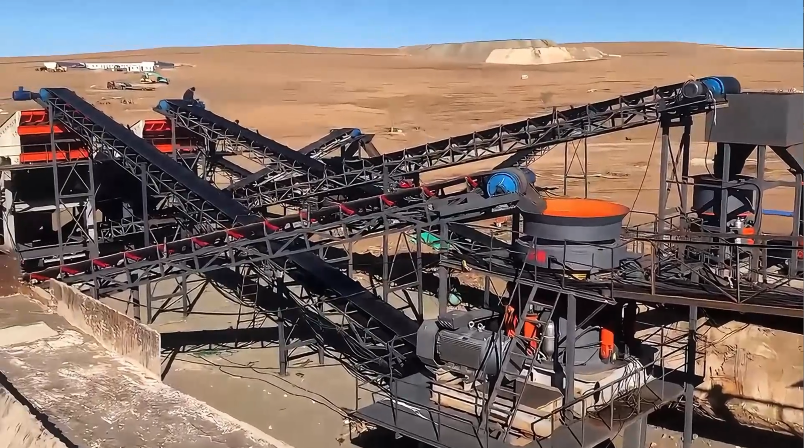The stationary crushing and screening production line we installed in the Middle East has officially commenced operations | 220 tph capacity
