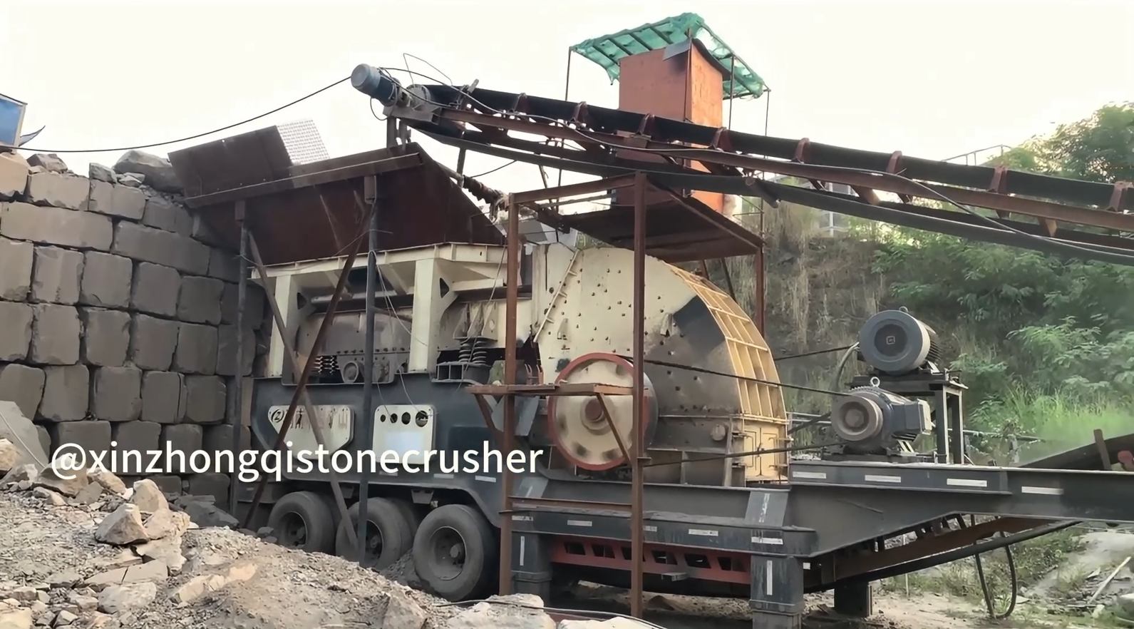 Our company's mobile limestone crushing unit, exported to Nigeria, has officially entered production | 220 tph capacity.