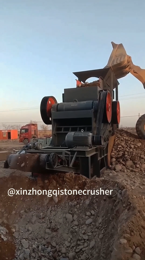 Our company's fixed jaw crushing equipment exported to Iraq has been successfully tested | with an hourly output of 150 tons