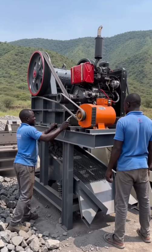 Our company has officially put stationary jaw crushing and screening equipment into operation at the site in Uganda.
